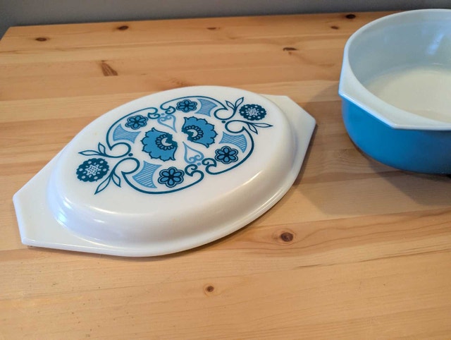 Pyrex Blue Horizon 2.5 qt Casserole Dish w/ Lid - photo 2