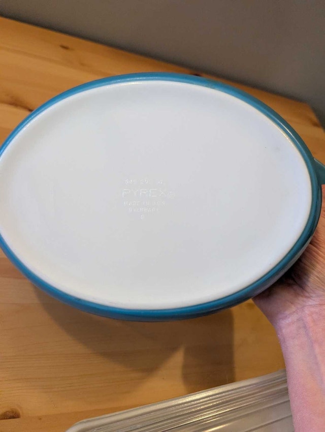 Pyrex Blue Horizon 2.5 qt Casserole Dish w/ Lid - photo 4