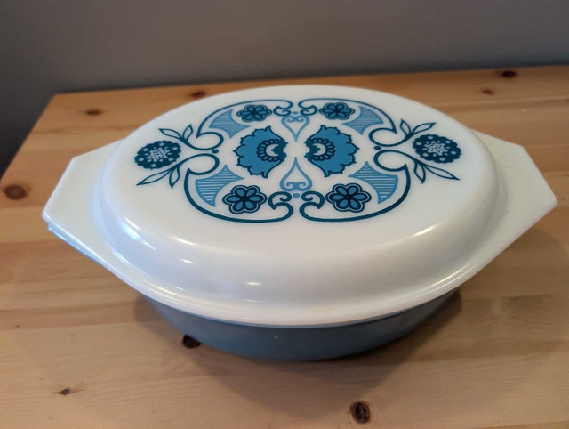 Pyrex Blue Horizon 2.5 qt Casserole Dish w/ Lid - photo 5