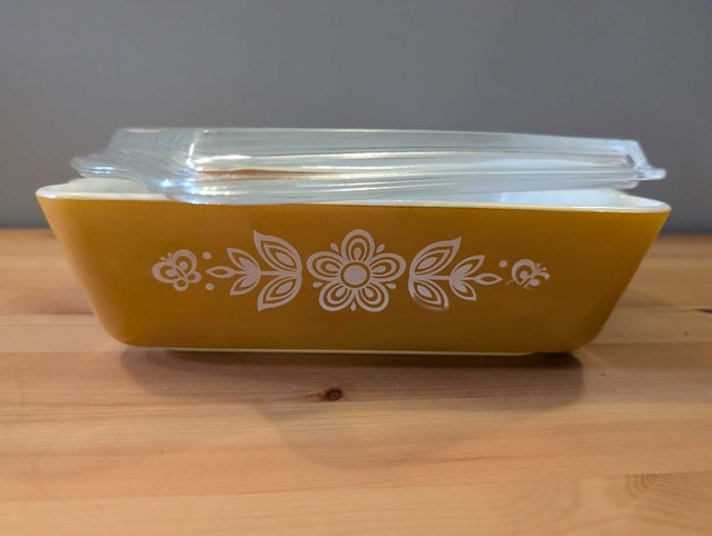 Pyrex Butterfly Gold Refrigerator Dish 503 (1 ½ Quart)