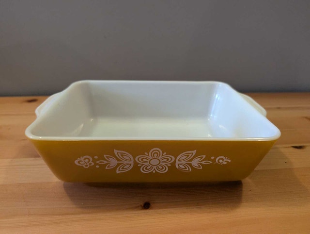Pyrex Butterfly Gold Refrigerator Dish 503 (1 ½ Quart) - photo 3