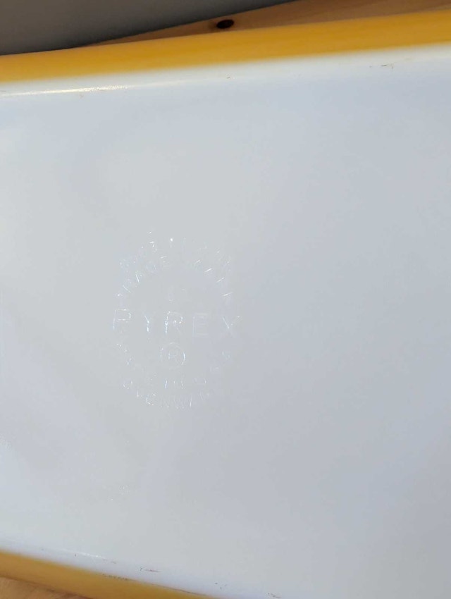 Pyrex Butterfly Gold Refrigerator Dish 503 (1 ½ Quart) - photo 4