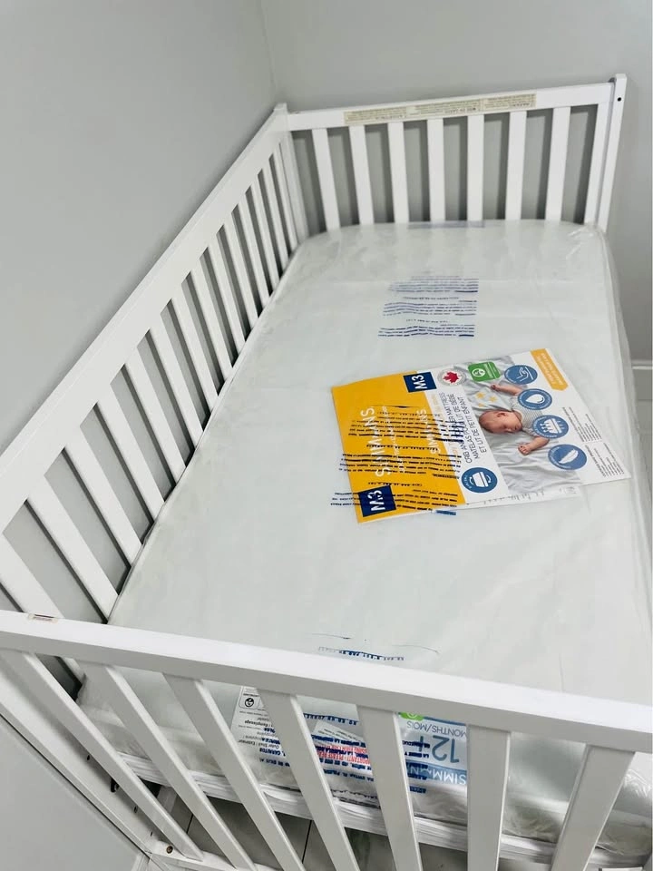 Never Used Baby Crib Bundle - Dream On Me 5-in-1 + Mattress