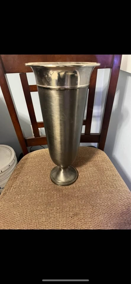 Metal flower vase with flower - photo 2