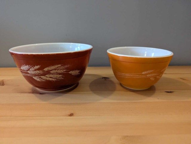 2 Pyrex Autumn Harvest/Wheat Bowls (401, 402)