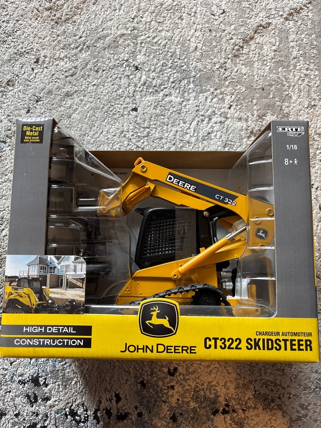Ertl John Deere CT322 Skidsteer 1/16 Scale