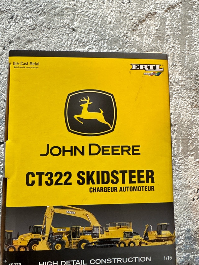 Ertl John Deere CT322 Skidsteer 1/16 Scale - photo 2