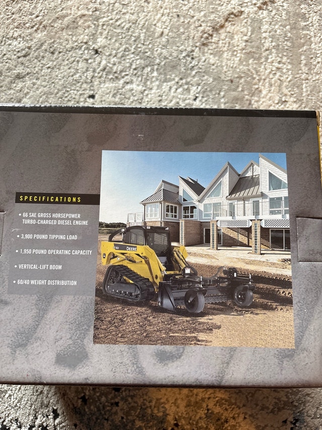 Ertl John Deere CT322 Skidsteer 1/16 Scale - photo 3