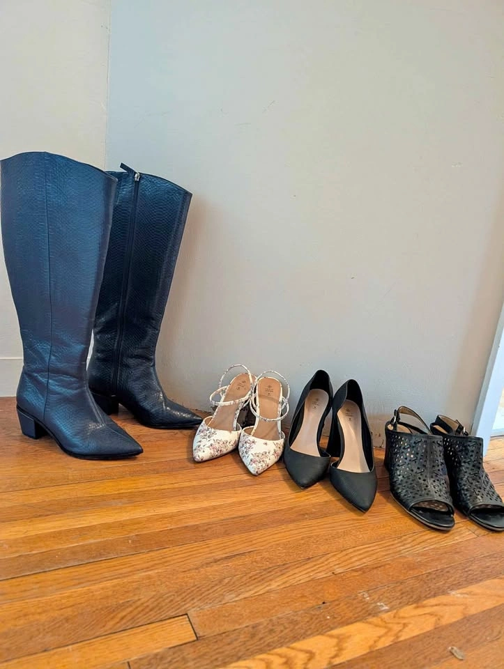 WOMENS CLOSET CLEANOUT