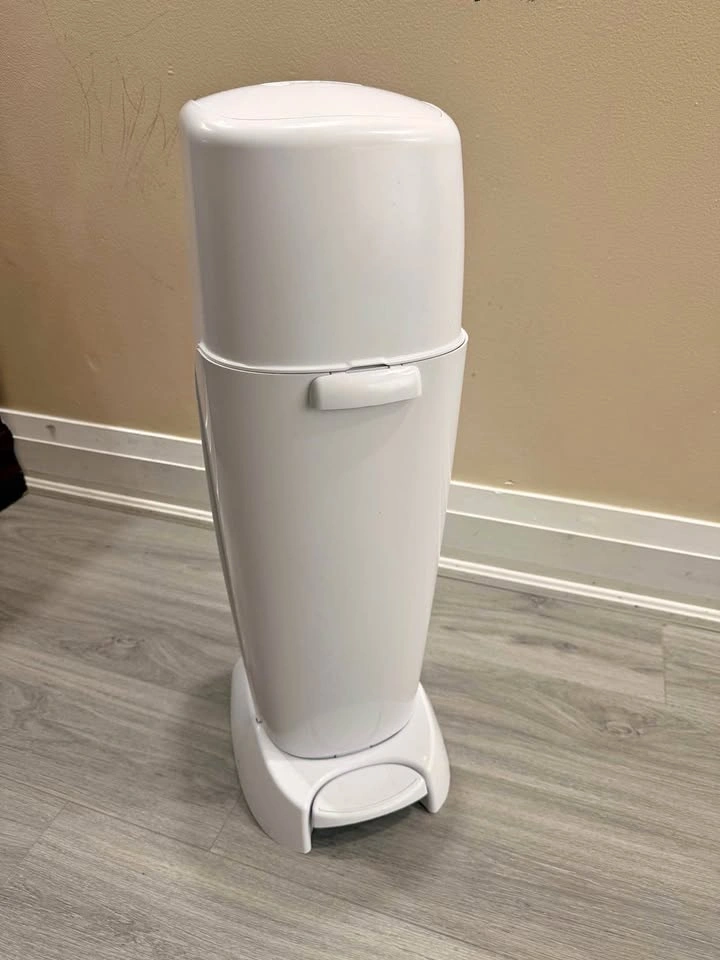 MOVING SALE - Diaper Genie