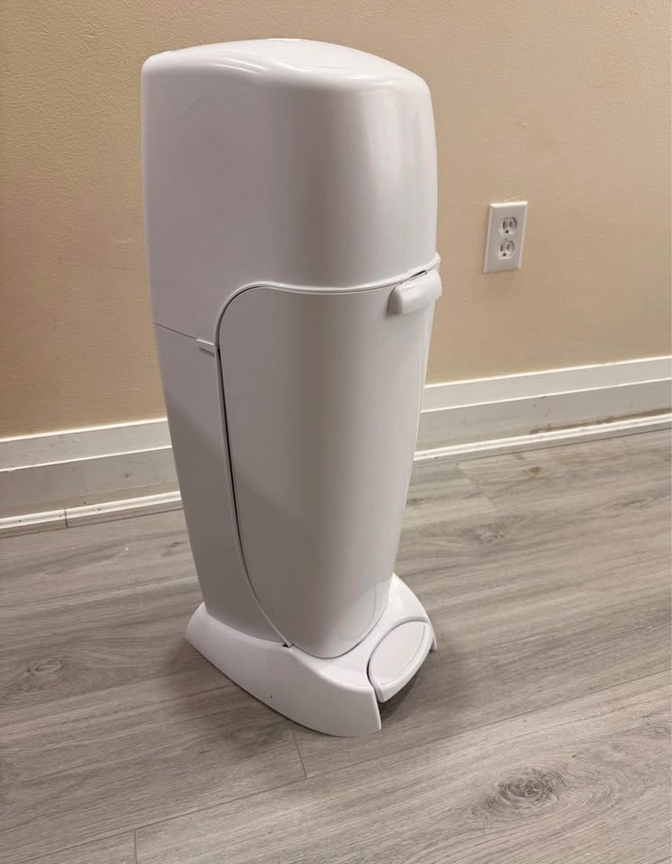 MOVING SALE - Diaper Genie - photo 2