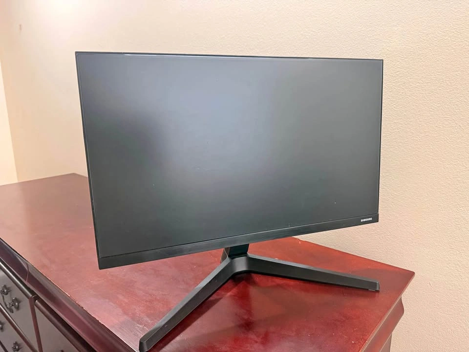 MOVING SALE – Samsung 22” Monitor