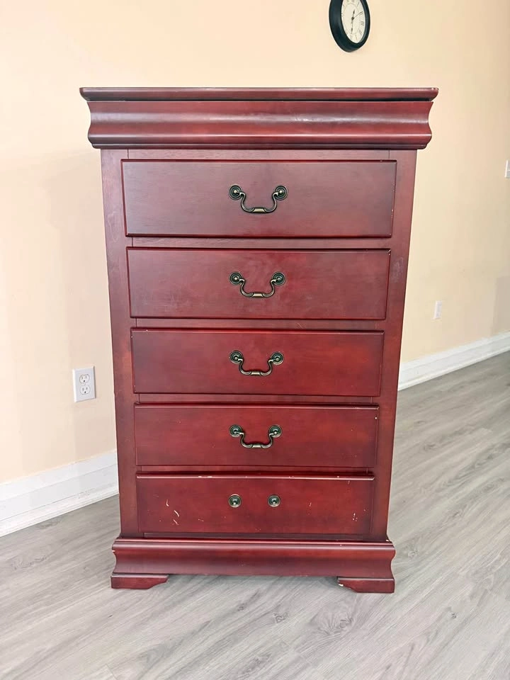 MOVING SALE – 5+1 Drawer Wood Dresser Chest