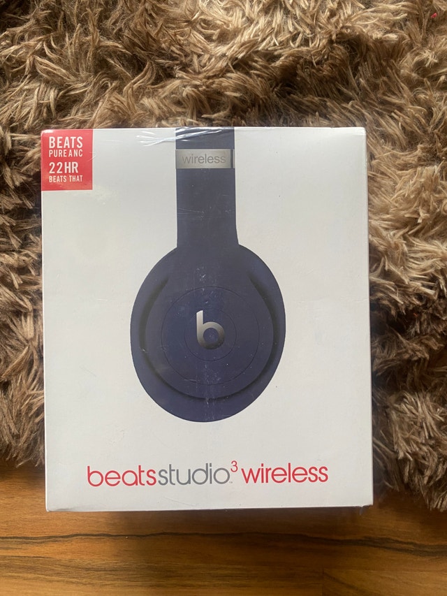 New sealed Beats by dre Studio 3 Wireless Bluetooth headphones