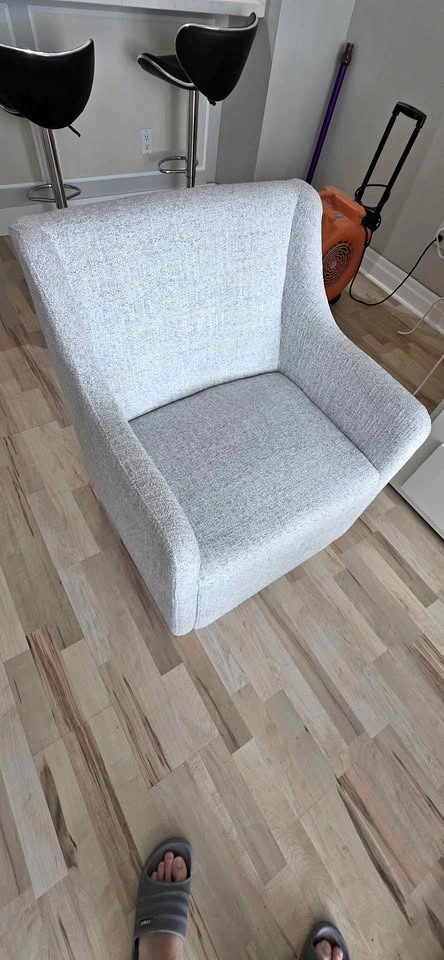 Modern Light Grey Accent Chair – Excellent Condition