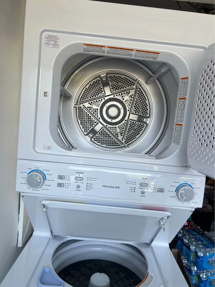 Frigidaire 27 Inch Electric Laundry Center - photo 2