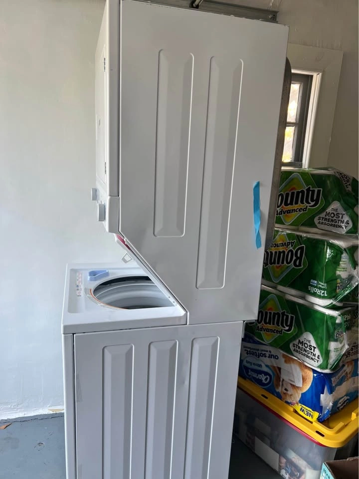 Frigidaire 27 Inch Electric Laundry Center - photo 3