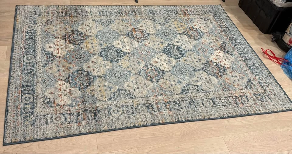 Beautiful Area Rug - photo 2