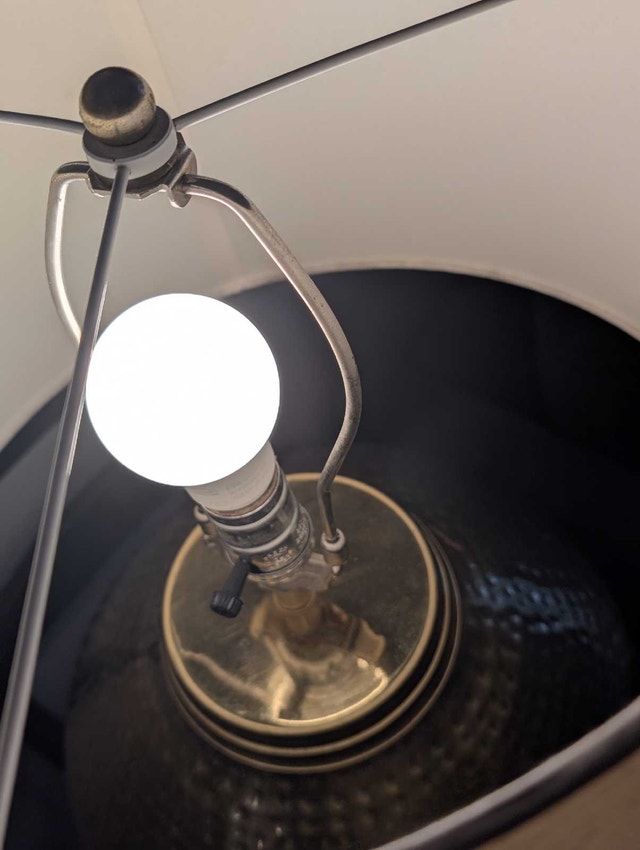 Gold Hammered Table Lamp - photo 3