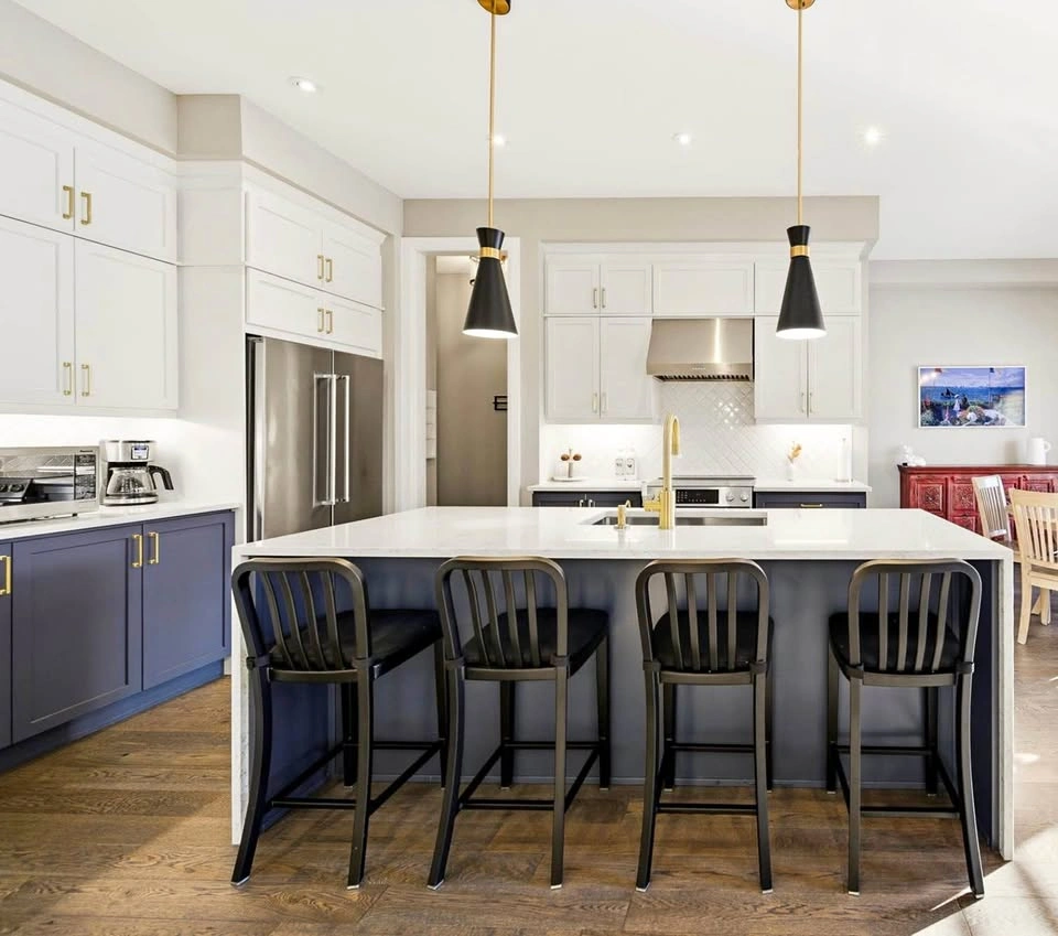 4 Stools (counter height)