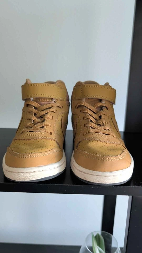 Nike Shoes kids or junior size 1 Year old - photo 2