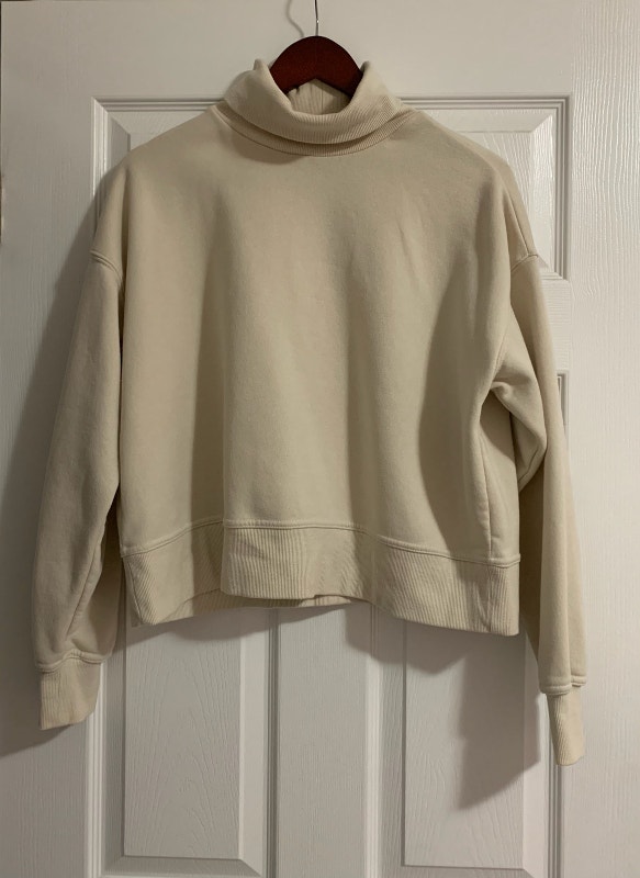 Women's sweater in beige. Size XL. Soft cotton. $20.