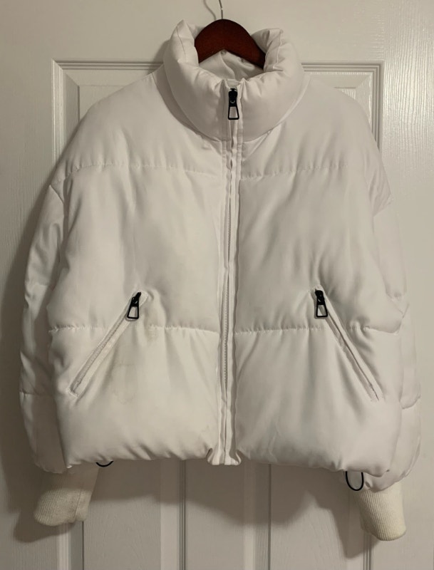 Women's white lightweight puffer jacket. Size S. $40.