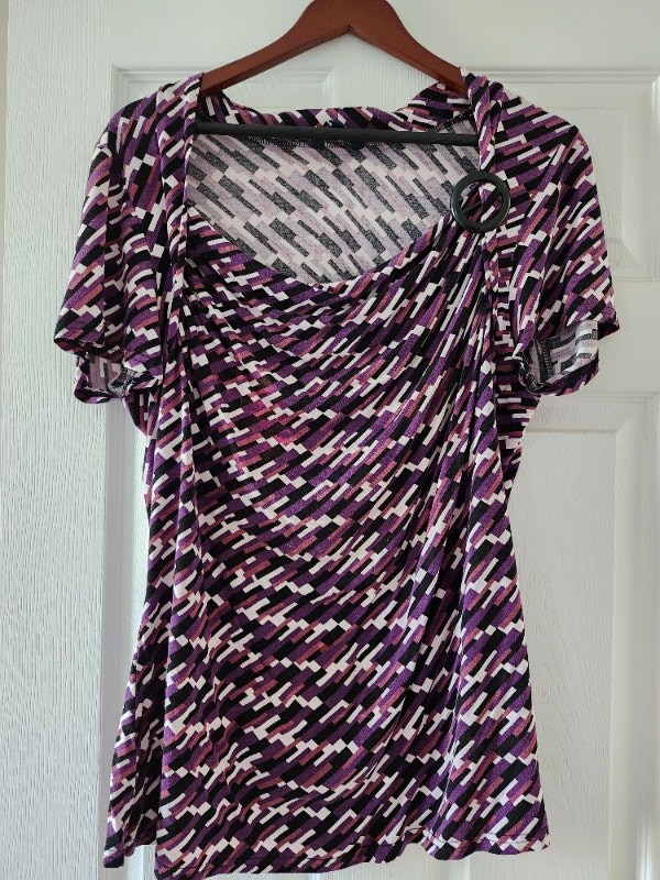 Purple short sleeve top. Scoop neck. Size 2X. $5