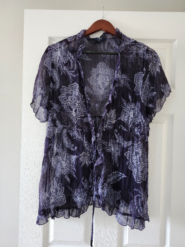 Purple floral breezy top. Light weight. Size 18. $10.