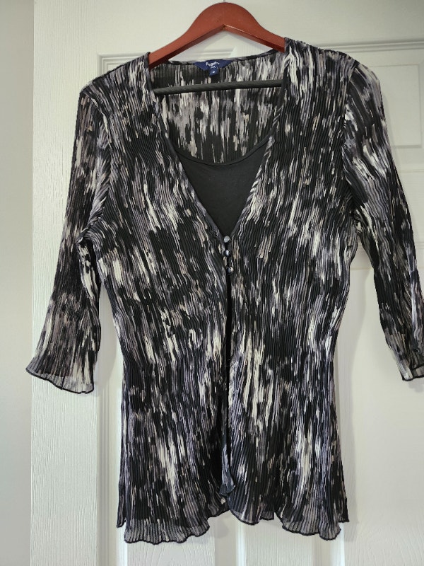 Black blouse. 3/4 sleeves. Light weight. Great condition. XL $15