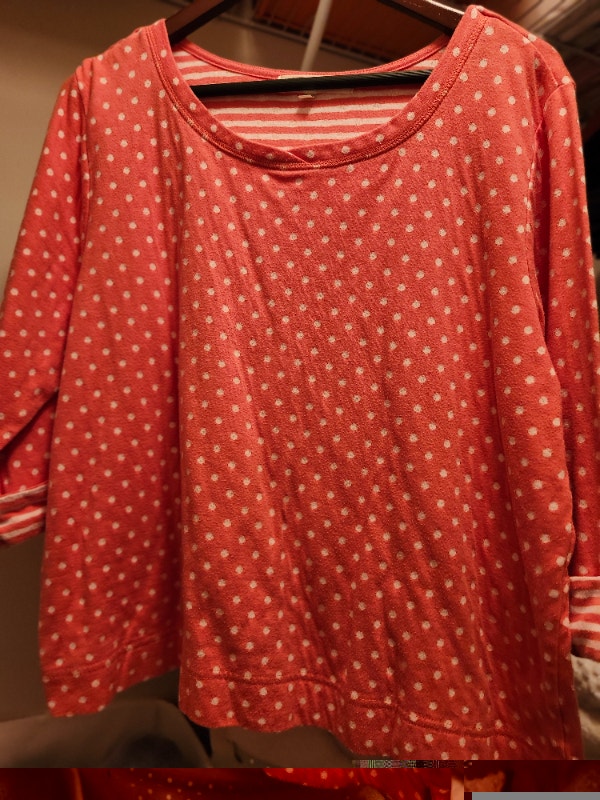 Red polka dots 3/4 sleeves tee. Size XL. $15. - photo 2