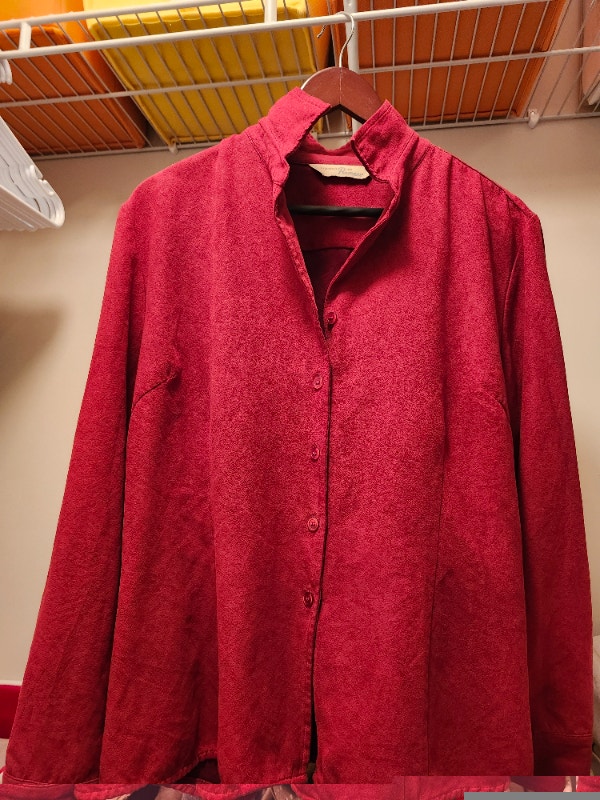 Red velvety blouse. Great condition. Size XL. $20. - photo 4