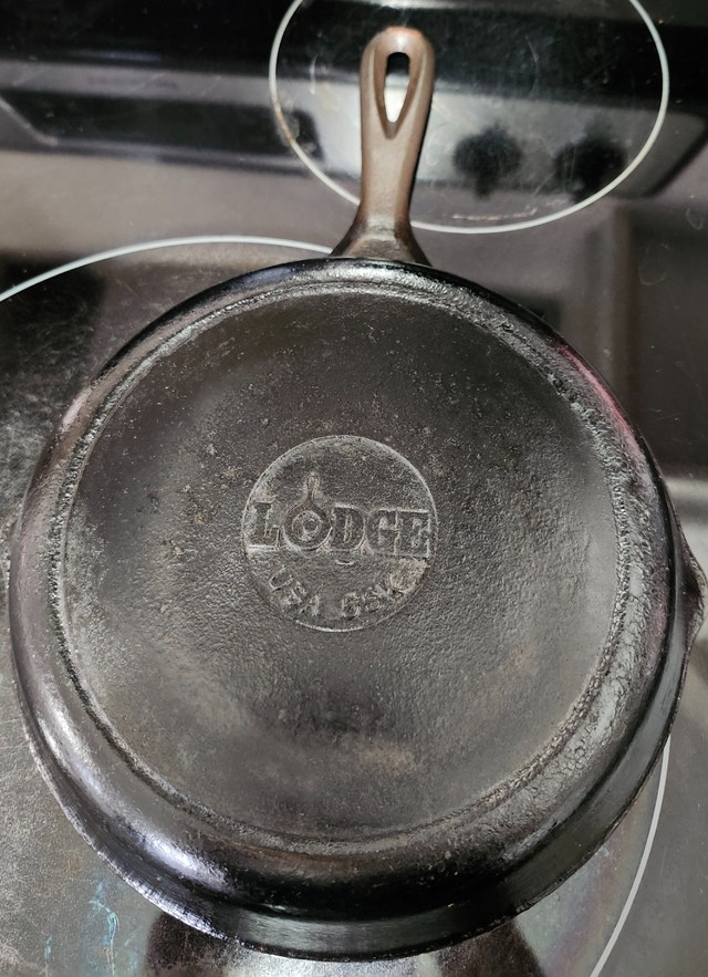 Lodge cast iron pan 8". $20 - photo 4