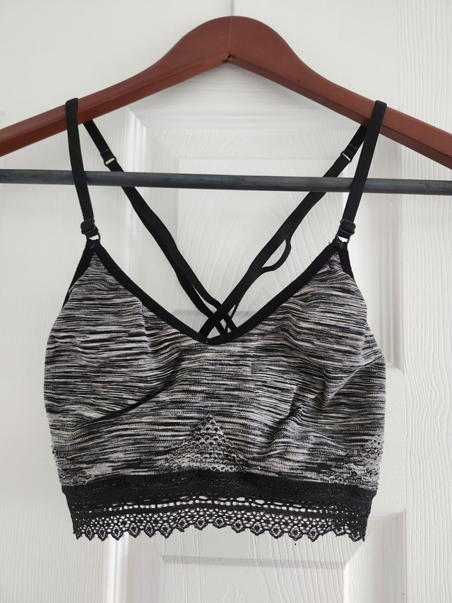 7 bras for $10!! - photo 2