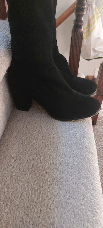 Brand new, never worn, still in box over knee boots, size 9. $90 - photo 2