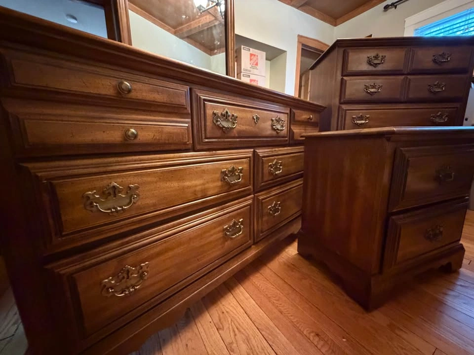 Beautiful Queen / Full Bedroom Set - Solid Wood - photo 5