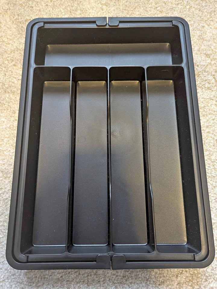 Expanding Cutlery Organizer