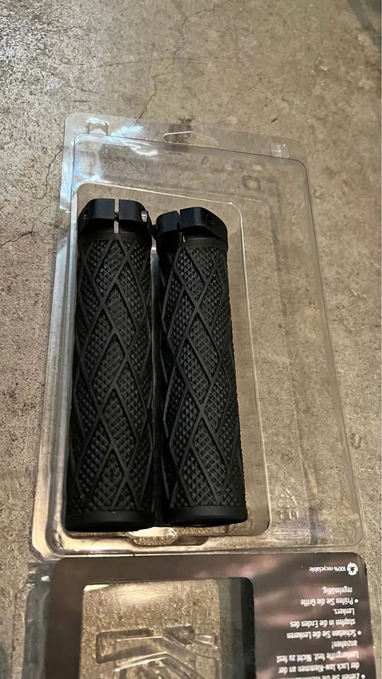 New Black Lock Jaw Bike Grips
