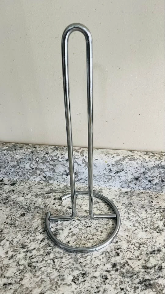 Quality metal paper towel holder 🧻 - photo 2