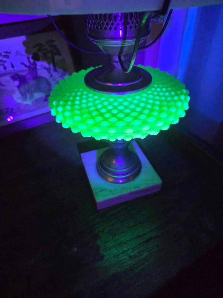 Fenton Hobnail Uranium Glass Lamp - photo 2