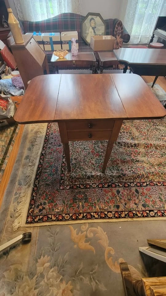 Beautiful 2 drawer stand with drop leaves - photo 2