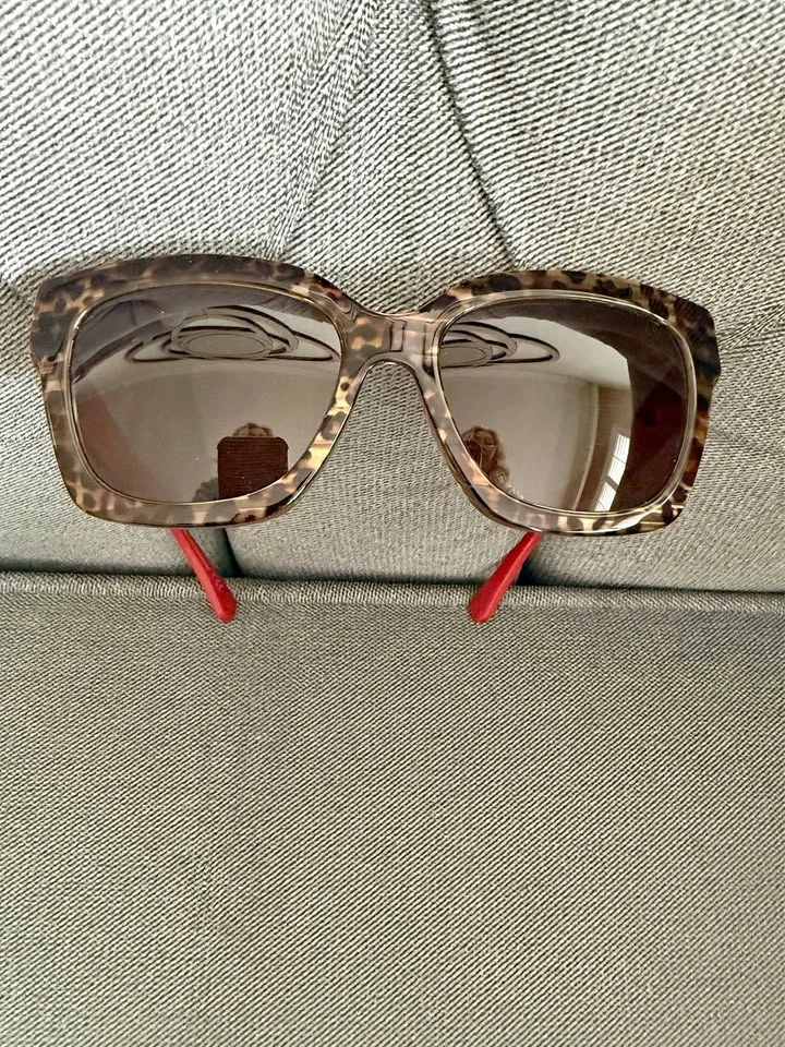 Michael Kors Sunglasses - Tortoise/Red Detail - Case
