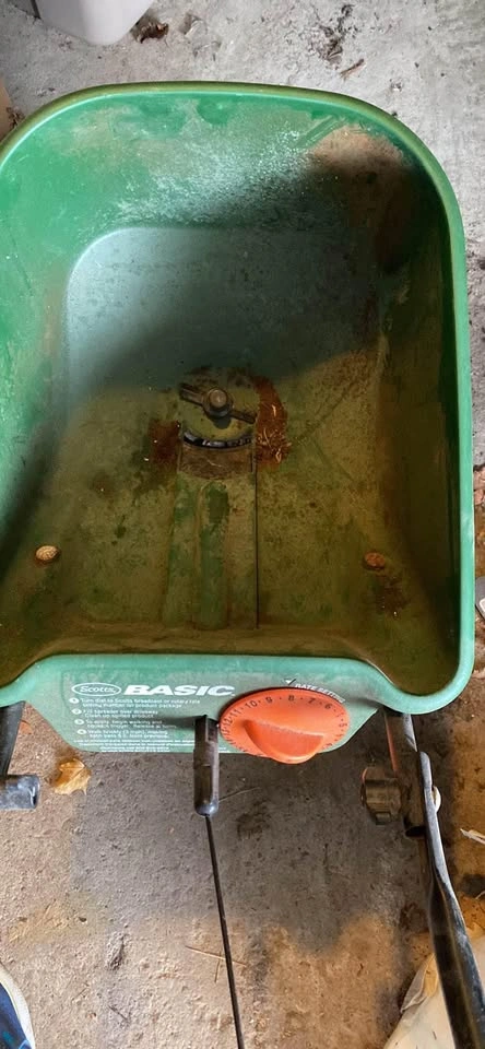 Grass Seed Spreader - photo 2