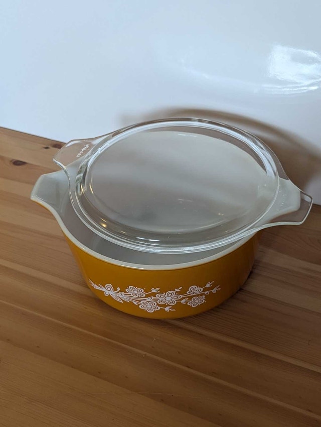 Pyrex Butterfly Gold Casserole Dish 2.5 Qt - photo 2
