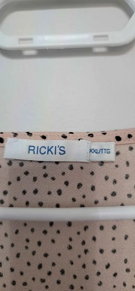 NEW Women's Ricky's Tops Size XXL image indicator(2)