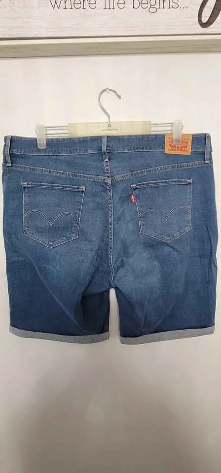 NEW Women's Levi's Bermuda Shorts Size 22W image indicator(2)