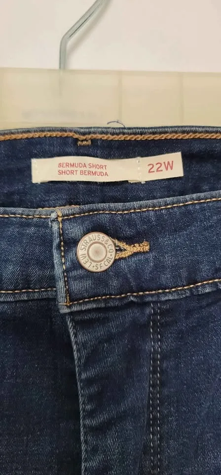 NEW Women's Levi's Bermuda Shorts Size 22W image indicator(5)