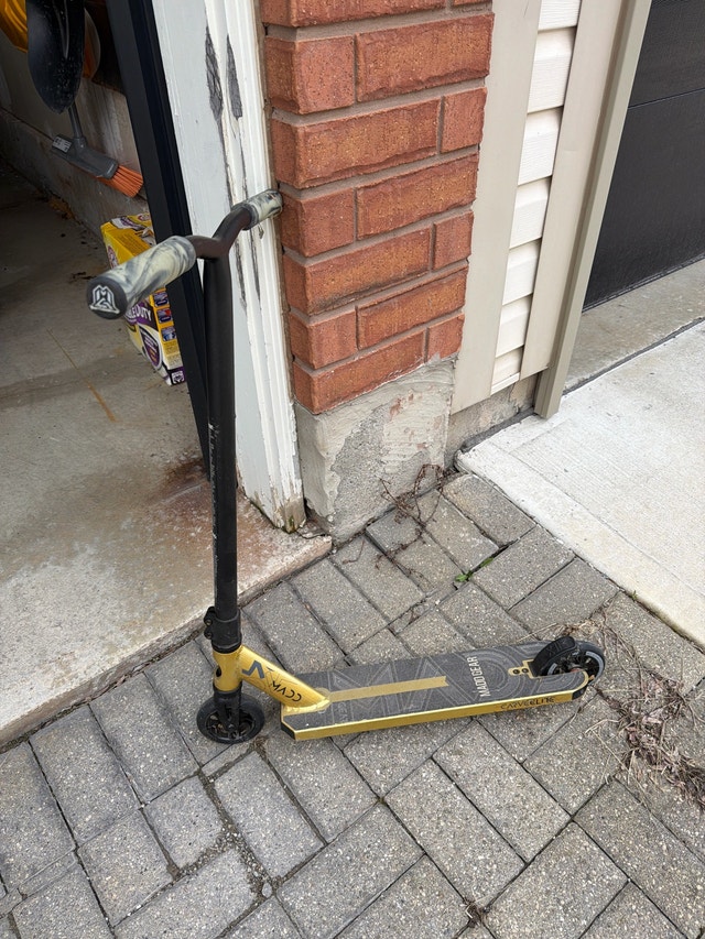 Madd gear Elite Carver Scooter