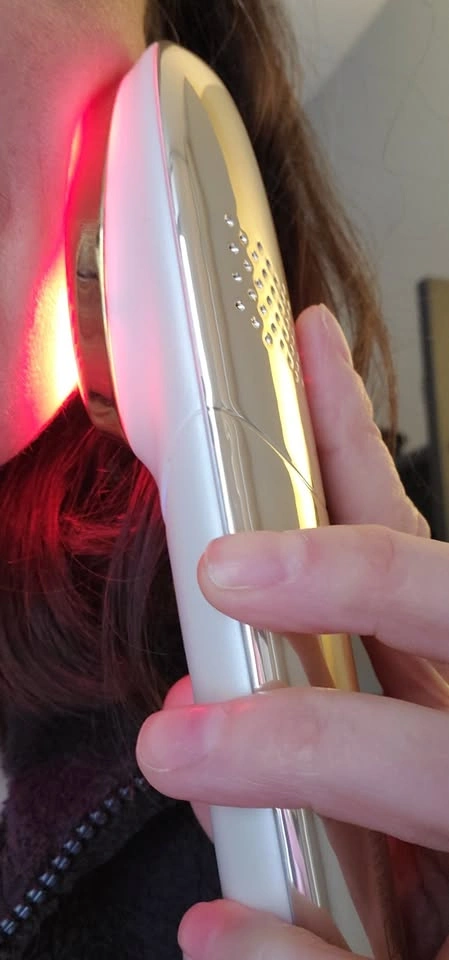 Avologi ENEO Advanced Anti-Aging Red Light Skin Therapy Device - photo 3