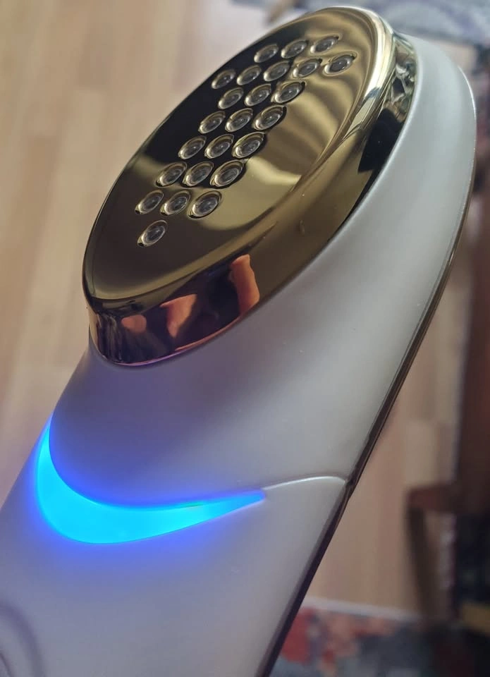 Avologi ENEO Advanced Anti-Aging Red Light Skin Therapy Device - photo 4